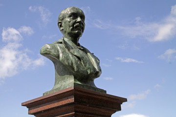 Obraz premium Denkmal Heinrich Schliemann in Schwerin