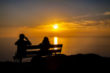 Fototapeta na wymiar couple taking a shot of a sunset