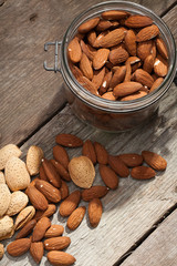 Almonds and almonds in shells.