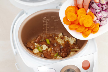 cooking beef stew in multicooker