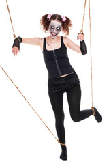 gruselige Marionette an Seilen