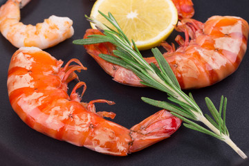 Cooked unshelled shrimps