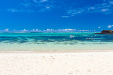 Fototapeta na wymiar plage de Cotton Bay, île Rodrigues