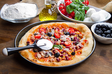 american pizza with tuna, red beans and mais