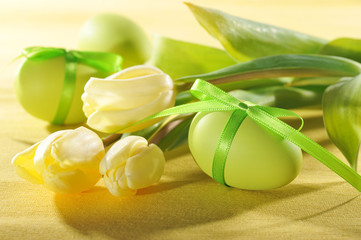 Tulpen mit Osterei