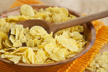 Fresh corn flakes in bowl
