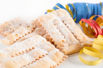 crostoli, frappe o chiacchiere