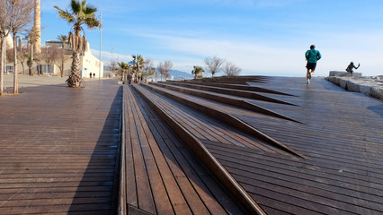 Hombre entrenando corriendo practicando deporte