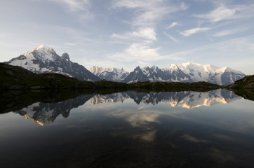Fototapeta na wymiar reflection of mountains
