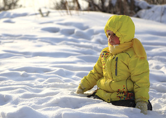 Fototapeta na wymiar a child is sad and sits in the snow