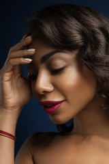 Obraz premium black girl with beautiful hair and make-up