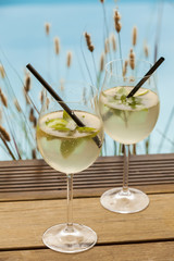 hugo prosecco elderflower soda ice summer drink