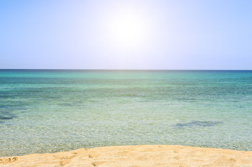 Las aguas del Mediterráneo en Menorca, España