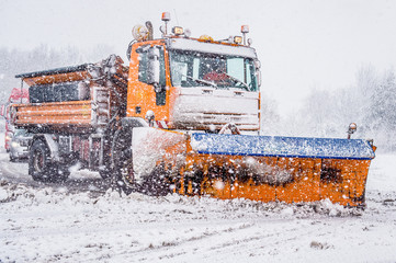 Wintereinbruch - Winterdienst im Einsatz