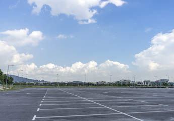 Empty parking lot with blue skies © mawardibahar