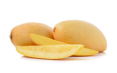 Naklejka na ściany i meble Ripe mango isolated on white background