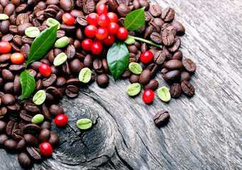 Green and black coffee beans