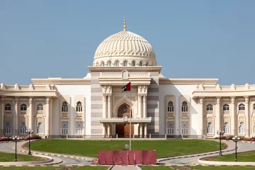 Zelfklevend Fotobehang Midden-Oosten Overheidsgebouw in de stad Sharjah, VAE