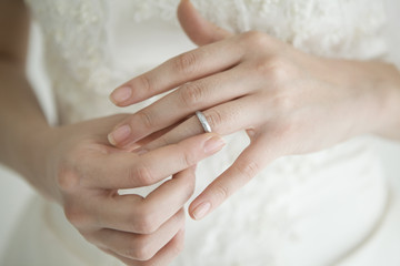Obraz na płótnie Canvas Bride wearing a wedding ring