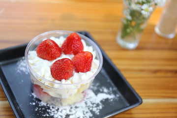 strawberry mousse cake