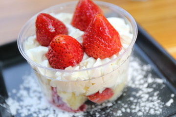 strawberry mousse cake