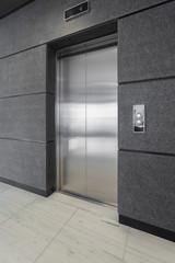 Office adapted to clients using wheelchair © Photographee.eu
