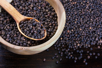 black pepper in wooden bowl