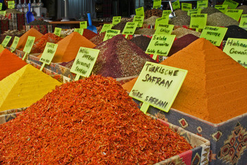 Gewürze auf dem Basar