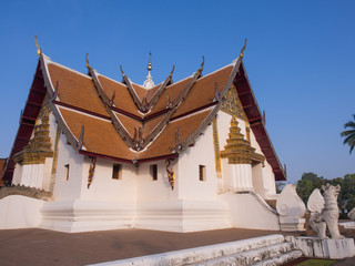 Fototapeta na wymiar Church of Wat Phu Mintr under blue sky