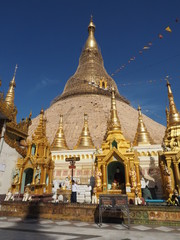 Fototapeta premium Shwedagon, simbolo de Yangón