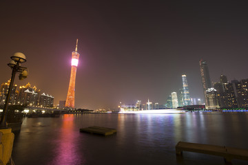 Fototapeta na wymiar night skyline and modern cityscsape in guangzhou at riverside