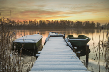 Fototapeta łódź w zimowej przystani obraz