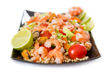 salad with shrimp and mussels