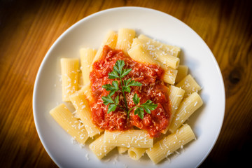 Rigatoni al sugo, cucina italiana