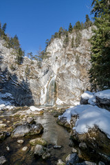 Fototapeta na wymiar Wasserfall im Winter