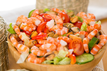 salad with shrimp and mussels