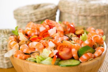 salad with shrimp and mussels