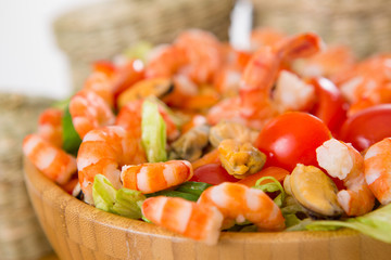 salad with shrimp and mussels