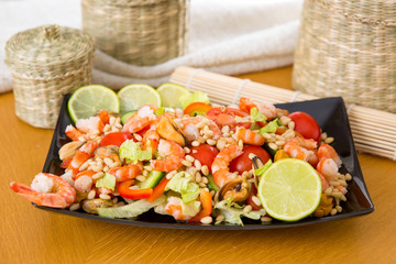 salad with shrimp and mussels