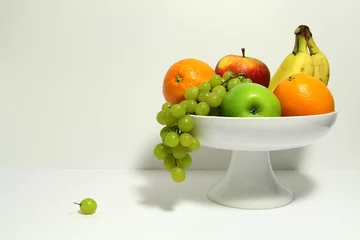 Foto op Plexiglas fruitschaal met fruit © Hennie36