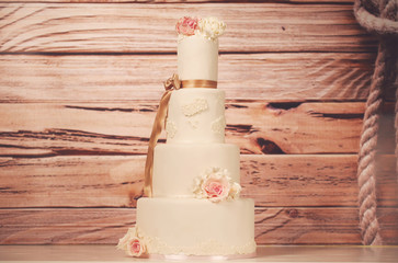 4tier wedding cake with roses