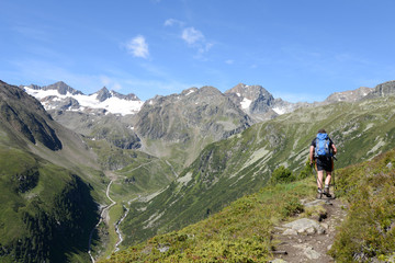 Fototapeta na wymiar Aufstieg zu den Mutterberger Seen, Stubaier Alpen