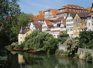 Fototapeta na wymiar Hölderlin-Turm am Neckar, Tübingen