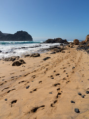 Fototapeta na wymiar Strand und Felsküste von Porto Santo