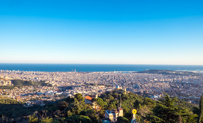 Obraz premium View of Barcelona with the Mediterranean Sea in the back