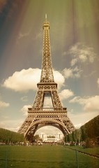 Fototapeta na wymiar torre eiffel in parigi