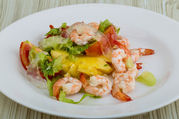 Shrimps with aloe vera salad