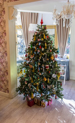 Fototapeta na wymiar Beautifully decorated Christmas tree with many presents under it