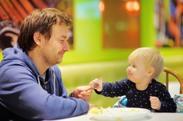 Fototapeta premium Toddler boy and his father at the cafe
