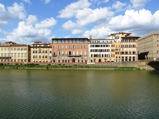 Fototapeta na wymiar Florenz am Fluß Arno - Italien
